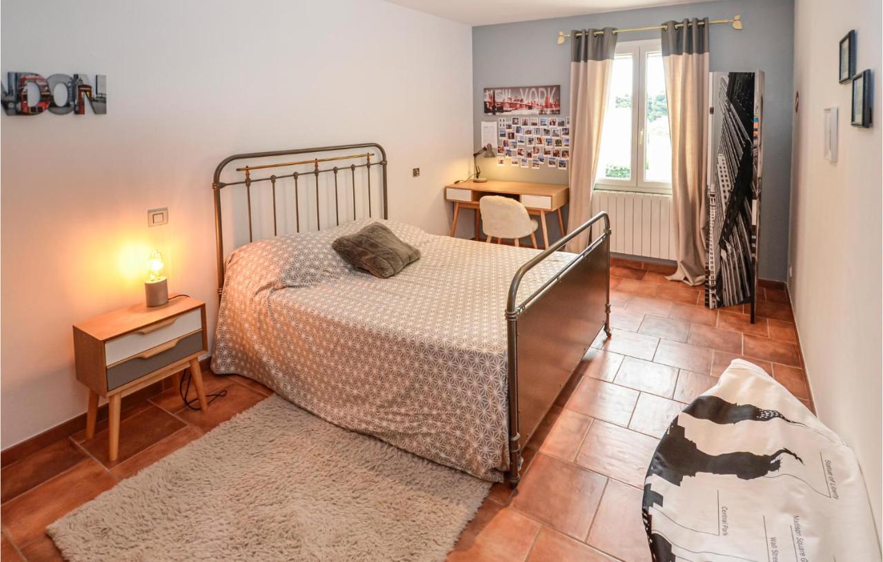 3 Bedroom Awesome Home In Chateuneuf De Gadagne Châteauneuf-de-Gadagne Eksteriør bilde