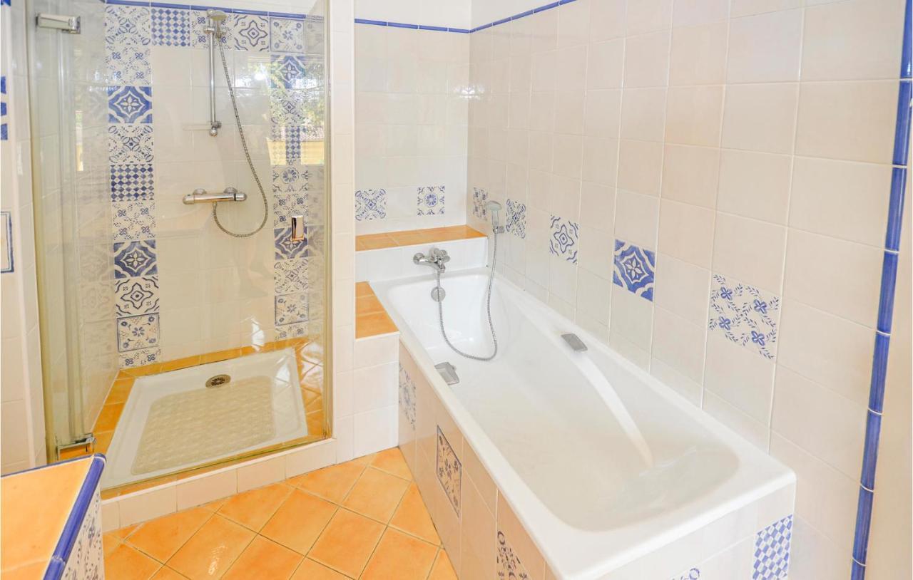 3 Bedroom Awesome Home In Chateuneuf De Gadagne Châteauneuf-de-Gadagne Eksteriør bilde