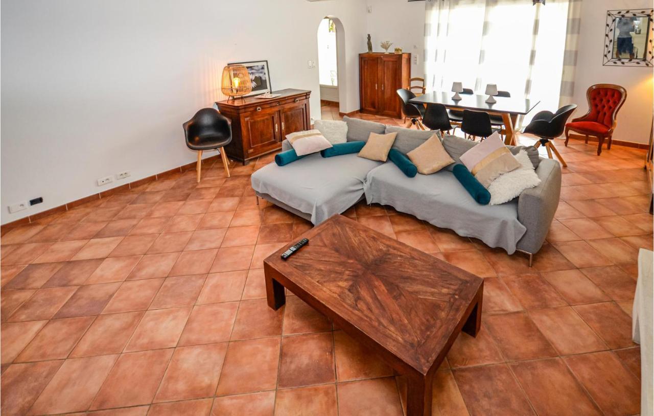 3 Bedroom Awesome Home In Chateuneuf De Gadagne Châteauneuf-de-Gadagne Eksteriør bilde